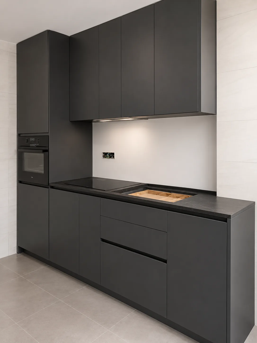Cocina gris antracita a medida con horno integrado