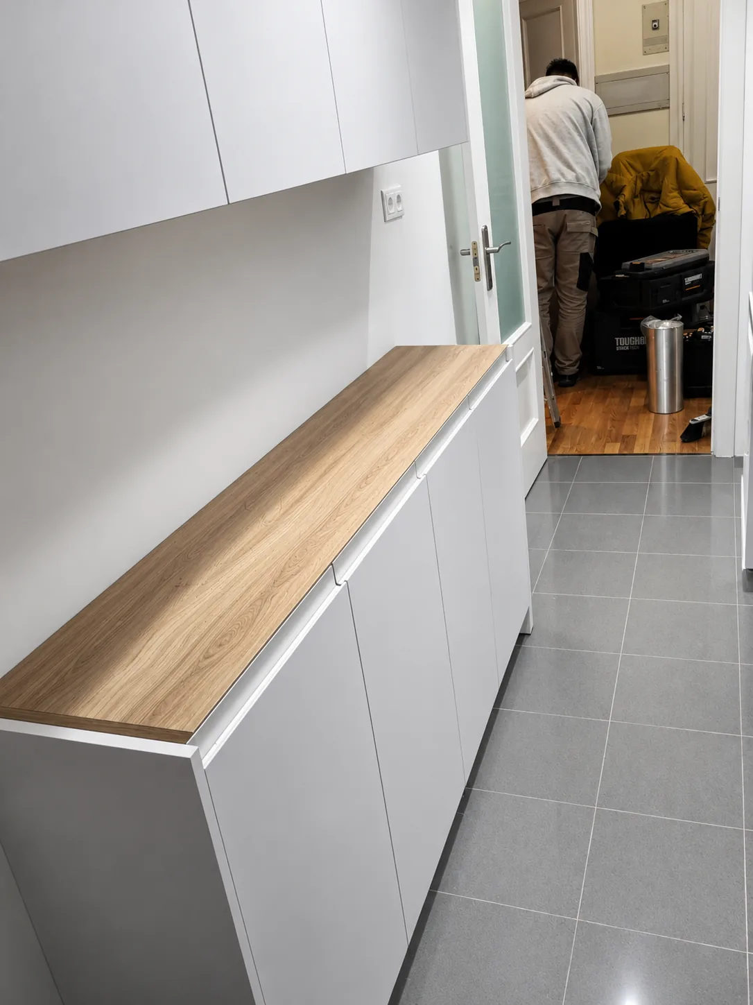 Armarios a medida con encimera de madera